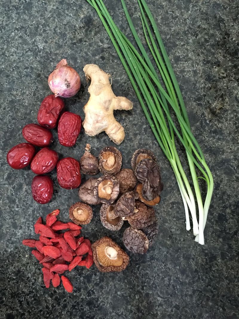 ingredients for Steamed Chicken with Red Dates, Wolfberries and Mushrooms