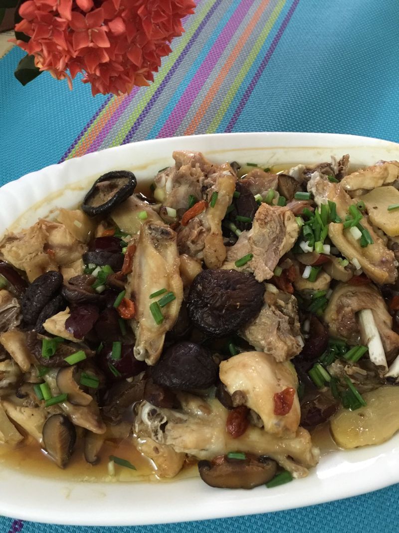 Steamed Chicken with Red Dates, Wolfberries and Mushrooms