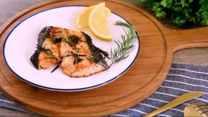 Salmon with rosemary and lemon