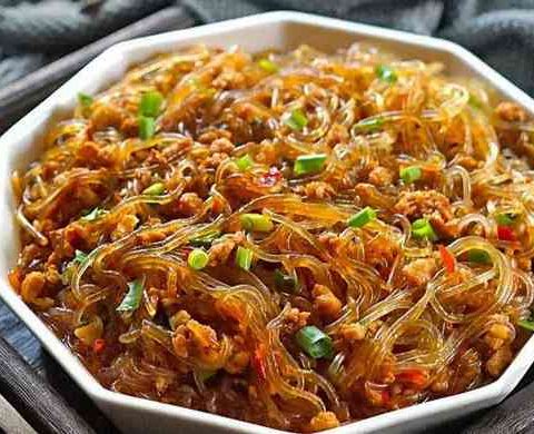 Sauteed vermicelli with spicy minced pork recipe